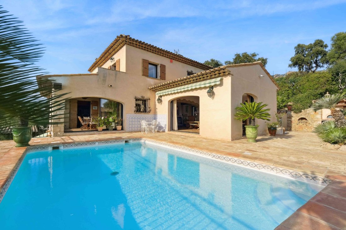 Maison à Le Dramont-Agay-Anthéor-Le Trayas, Saint-Raphaël, France 3 - 19119392