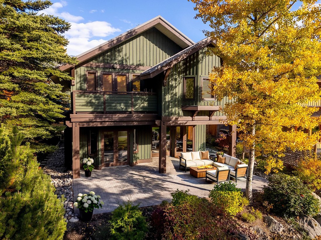 Chalet in Whistler, British Columbia, Canada 1 - 19117261