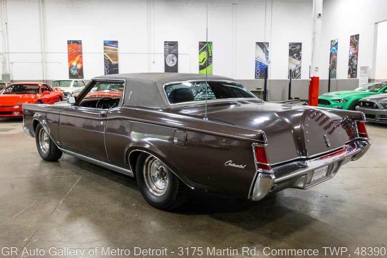 "Big Body Luxury" in Commerce Twp, United States 4 - 19118373