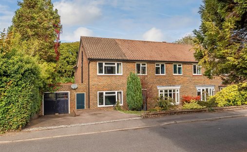 House in Hawks Hill, Fetcham, England 1