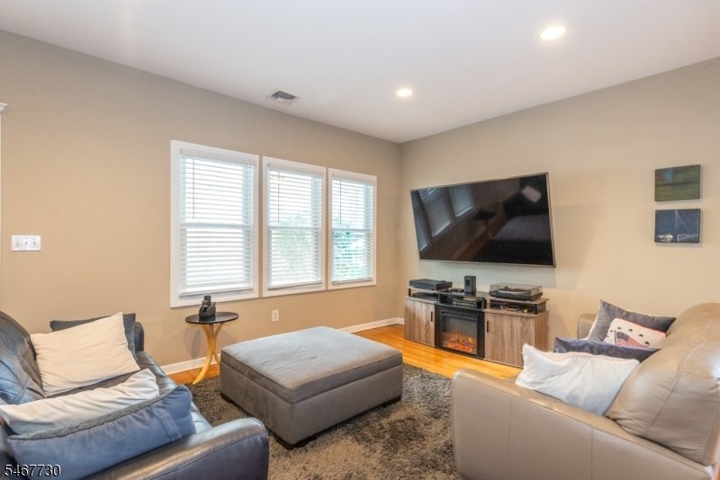 House in Totowa, New Jersey, United States 4 - 19117089