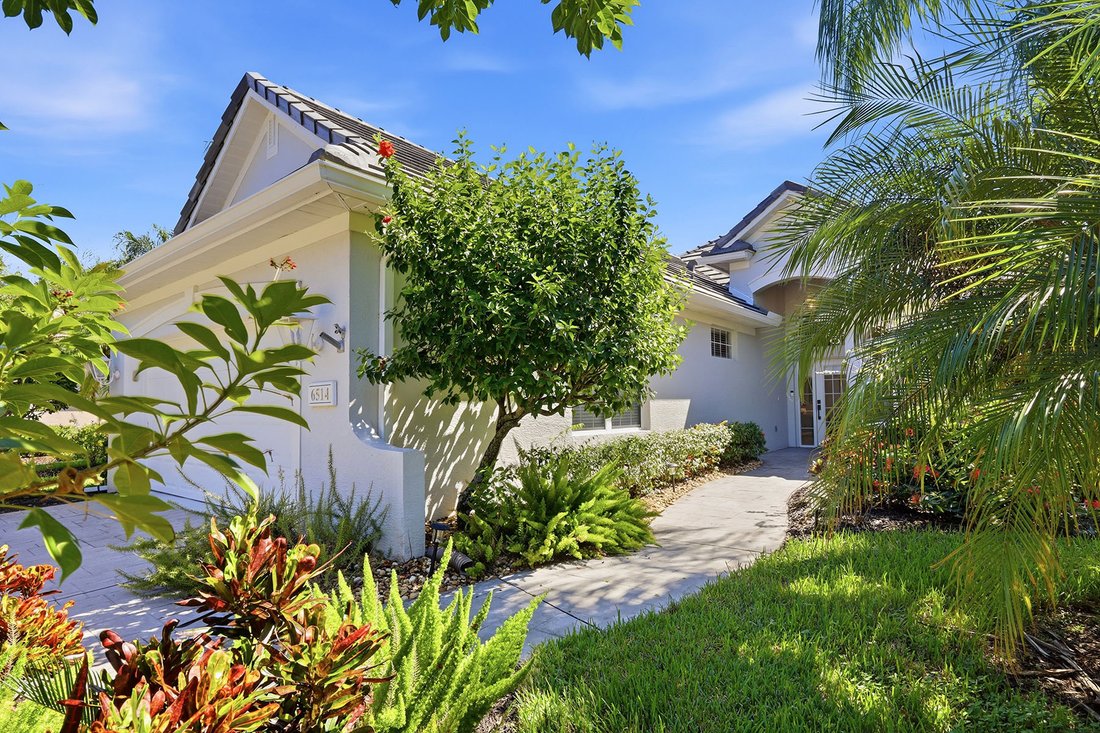Bradenton, Florida, United States 1 - 19117659