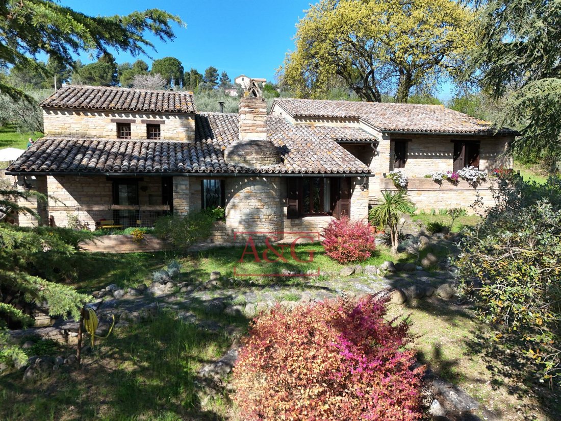 Landhaus in Falerone, Marken, Italien 2 - 19117163
