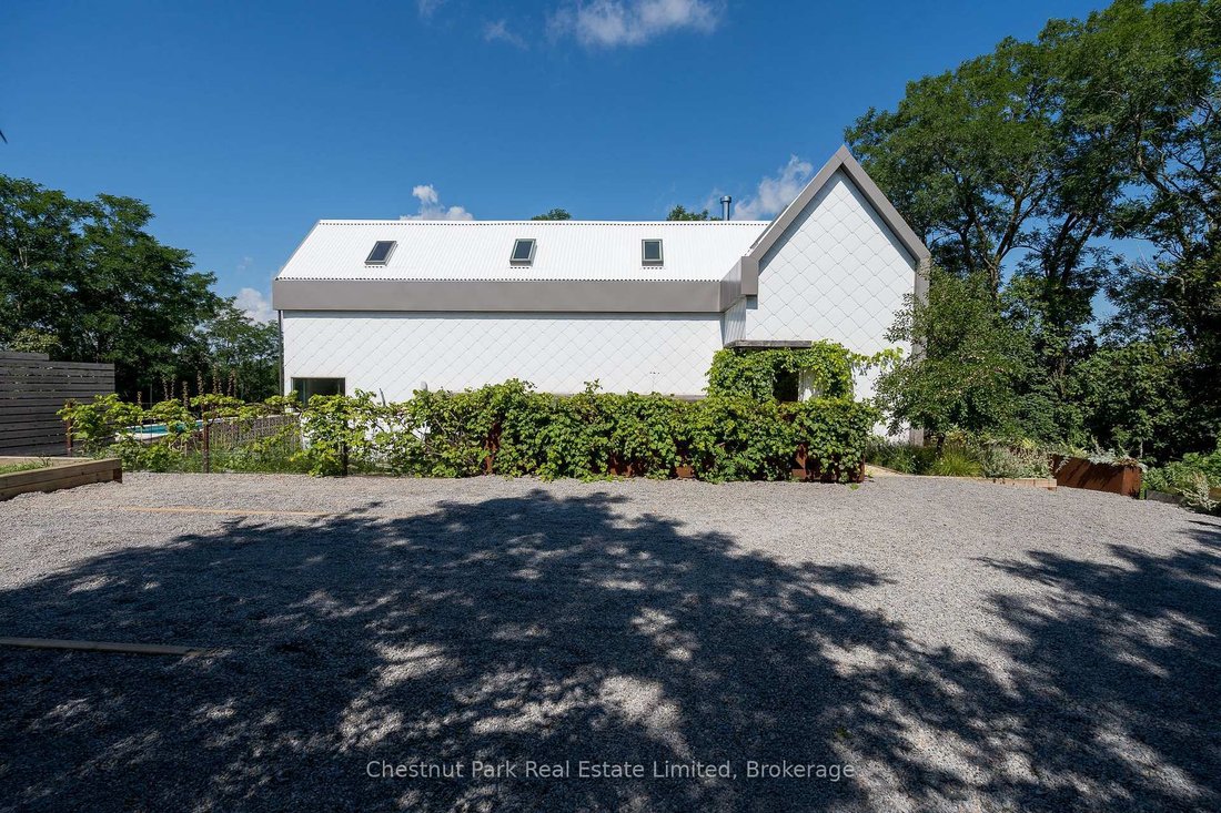 House in Prince Edward, Ontario, Canada 3 - 19119393
