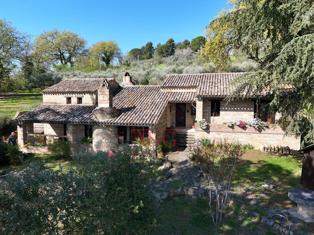 Landhaus in Falerone, Marken, Italien 1 - 19117163