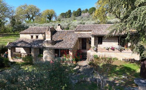 Landhaus in Falerone, Marken, Italien 1