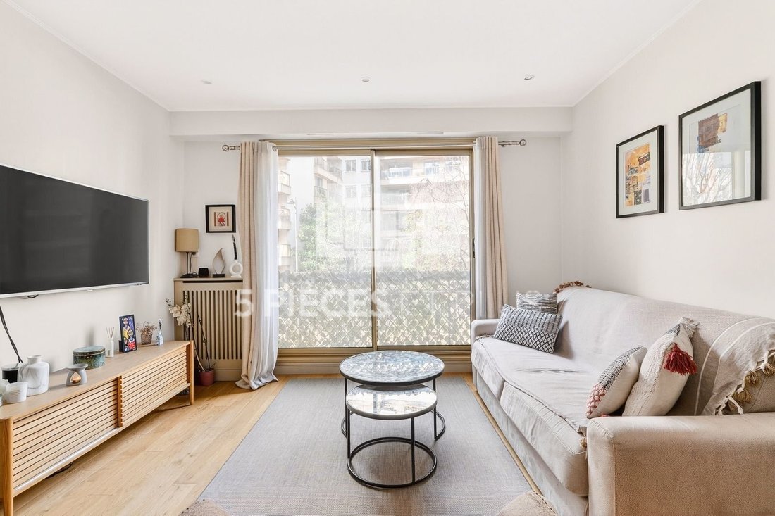 Apartment in La Fourche-Guy Môquet, Paris 17e Arrondissement, Paris 5 - 19118532