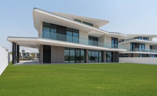 Villa in Hadaeq Sheikh Mohammed Bin Rashid, Dubai, United Arab Emirates 1
