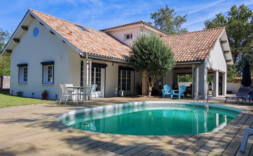 Casa en Est, Parempuyre, Francia 1