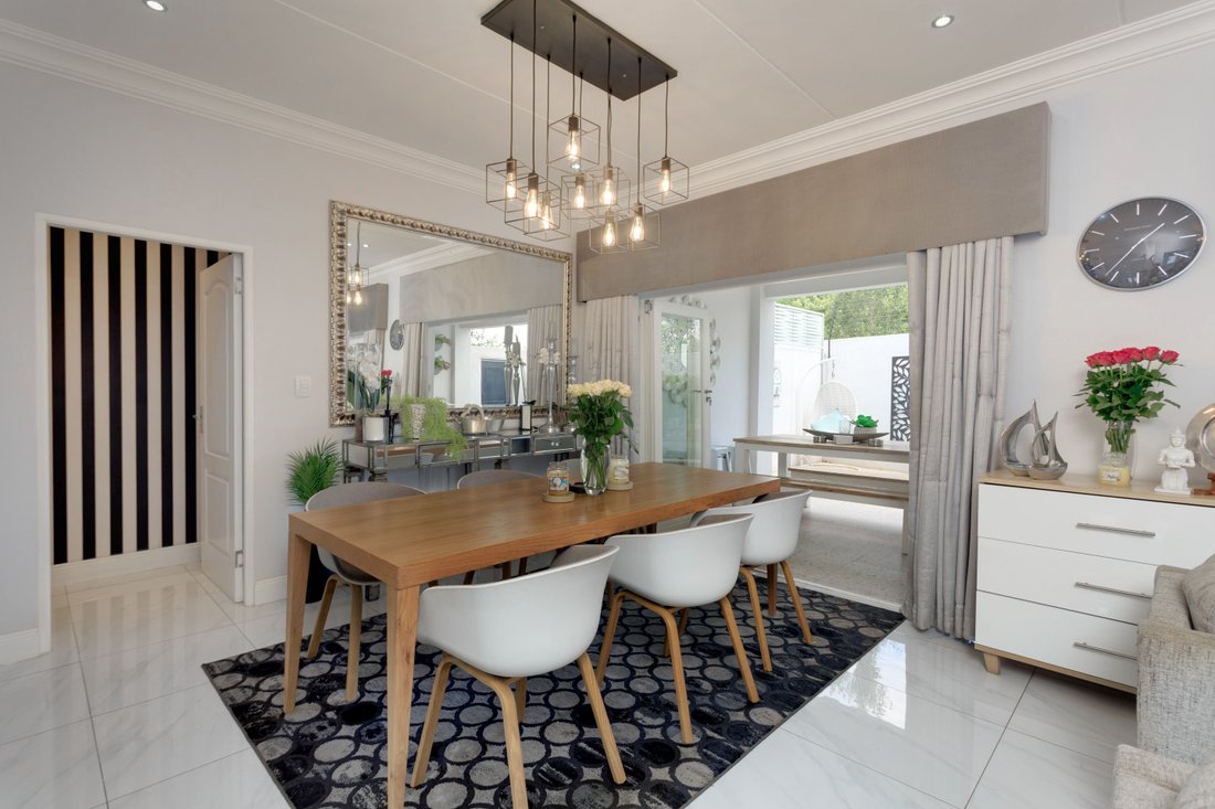 Townhouse in Bryanston, Gauteng, South Africa 2 - 19119954