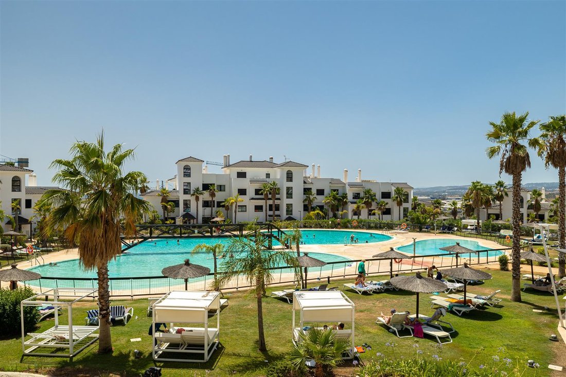 Wohnung in Estepona, Andalusien, Spanien 2 - 19120359