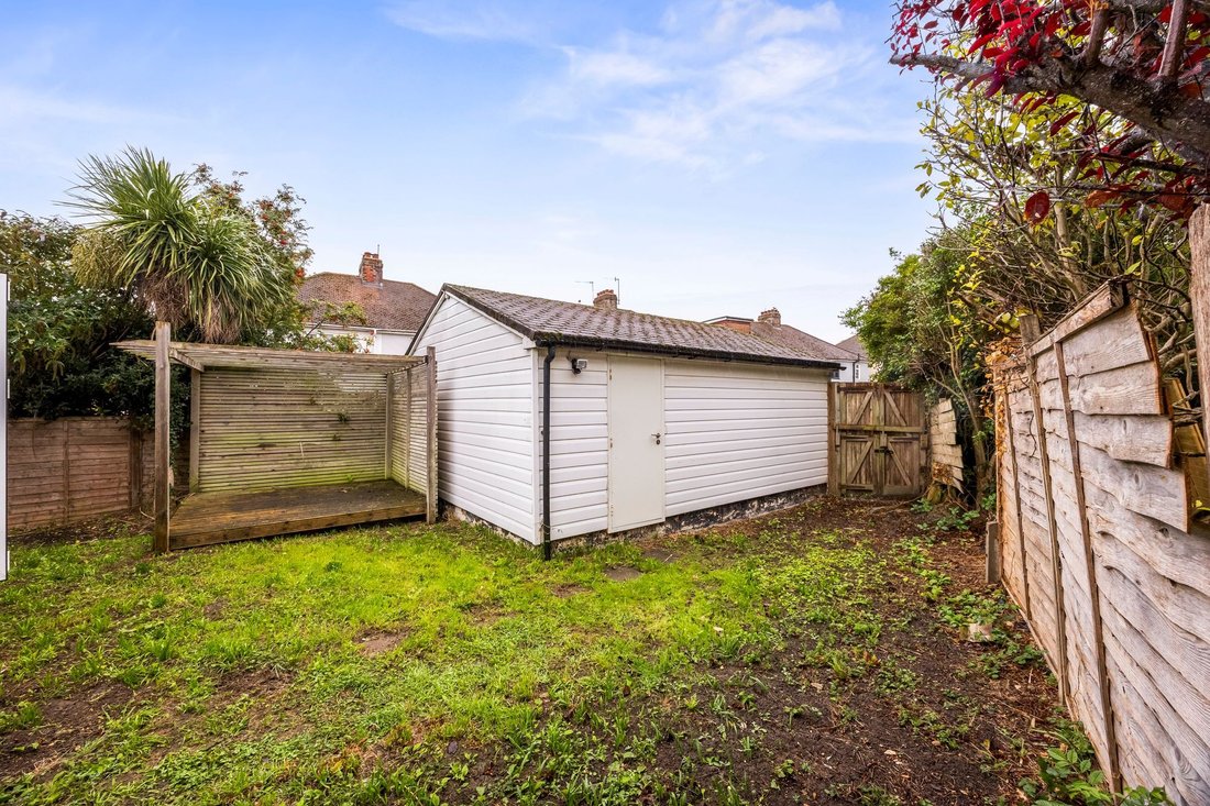 Bungalow in North Lancing, Sompting, England 4 - 19131175