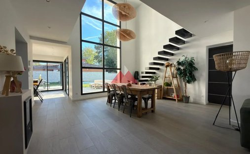Villa in Fontaines-Saint-Martin, Auvergne-Rhone-Alpen, Frankreich 1