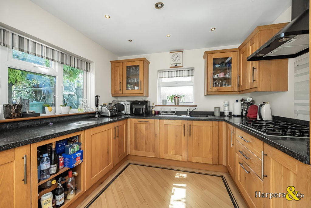 Bungalow in Old Bexley, London Borough of Bexley, England 3 - 19128477