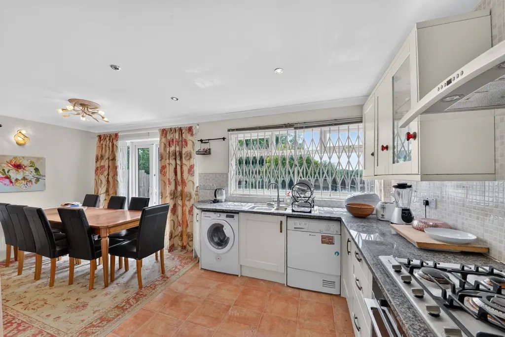 House in Boston Manor, Ealing, England 3 - 19124994