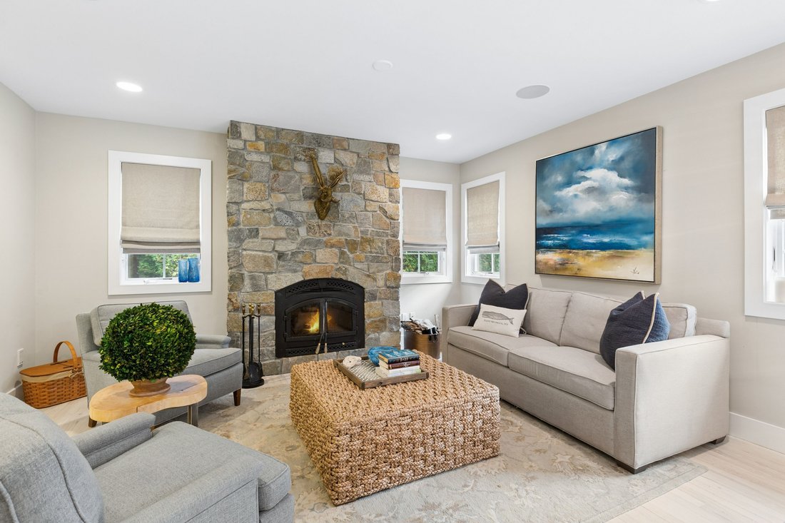 East Quogue, New York, United States 4 - 19132365