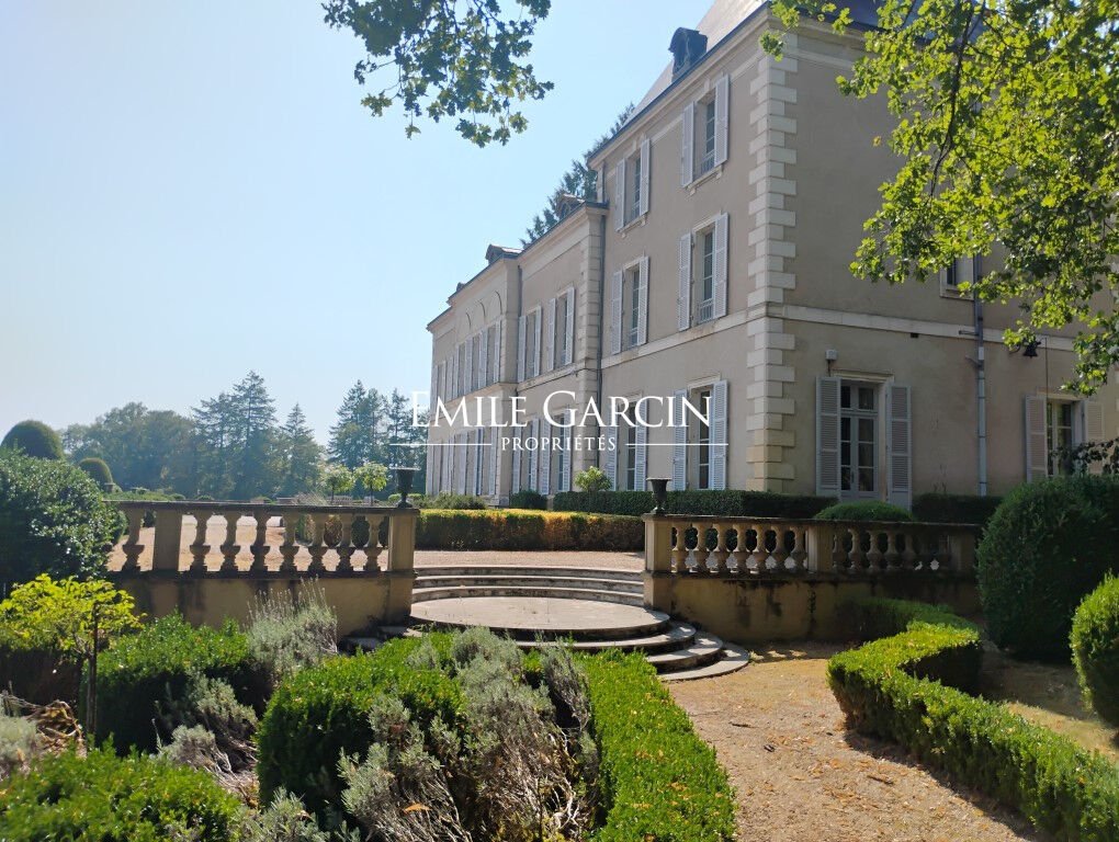 Castello a Toucy, Borgogna-Franca Contea, Francia 2 - 19132562