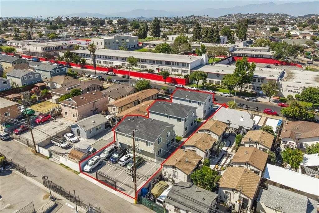 Los Angeles, California, United States 3 - 19128601