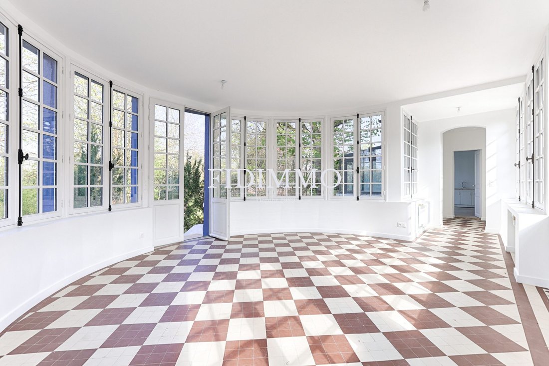 Estate in Chennevieres-sur-Marne, Ile-de-France, France 2 - 19128178