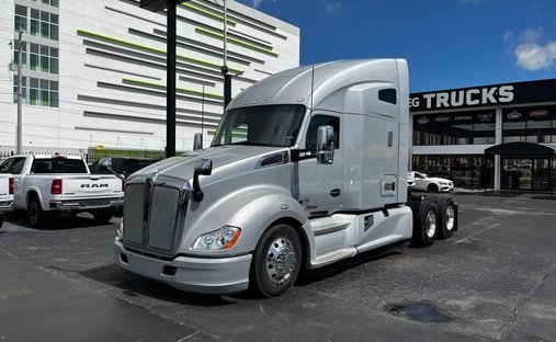 2020 Kenworth T600 T680 Aerodynamic in Miami, FL, United States 1