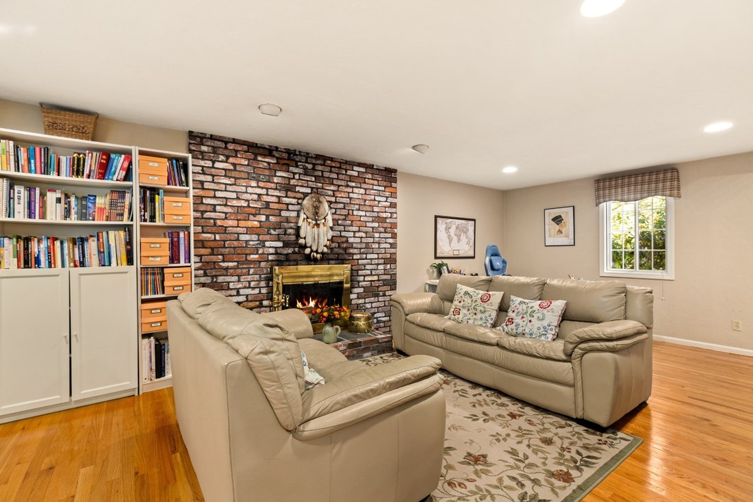 House in Sharon, Massachusetts, United States 4 - 19131177