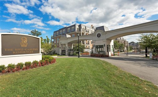 Condo in Manhasset, New York, United States 1