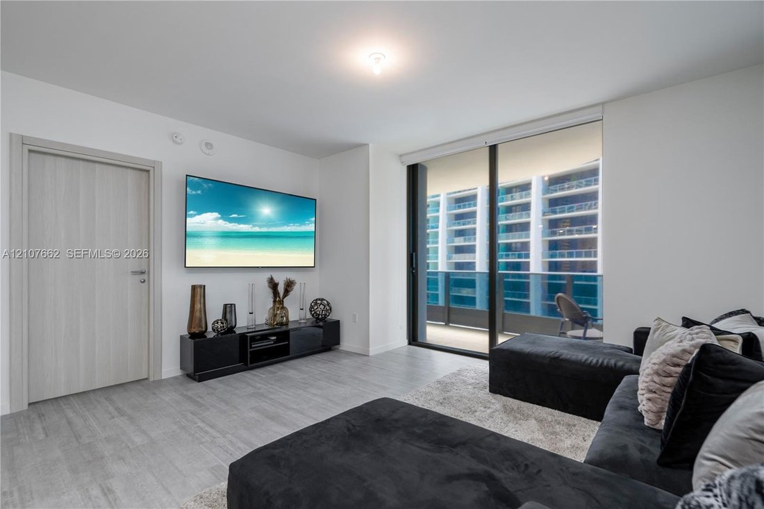 Condo in Miami, Florida, United States 5 - 19132376