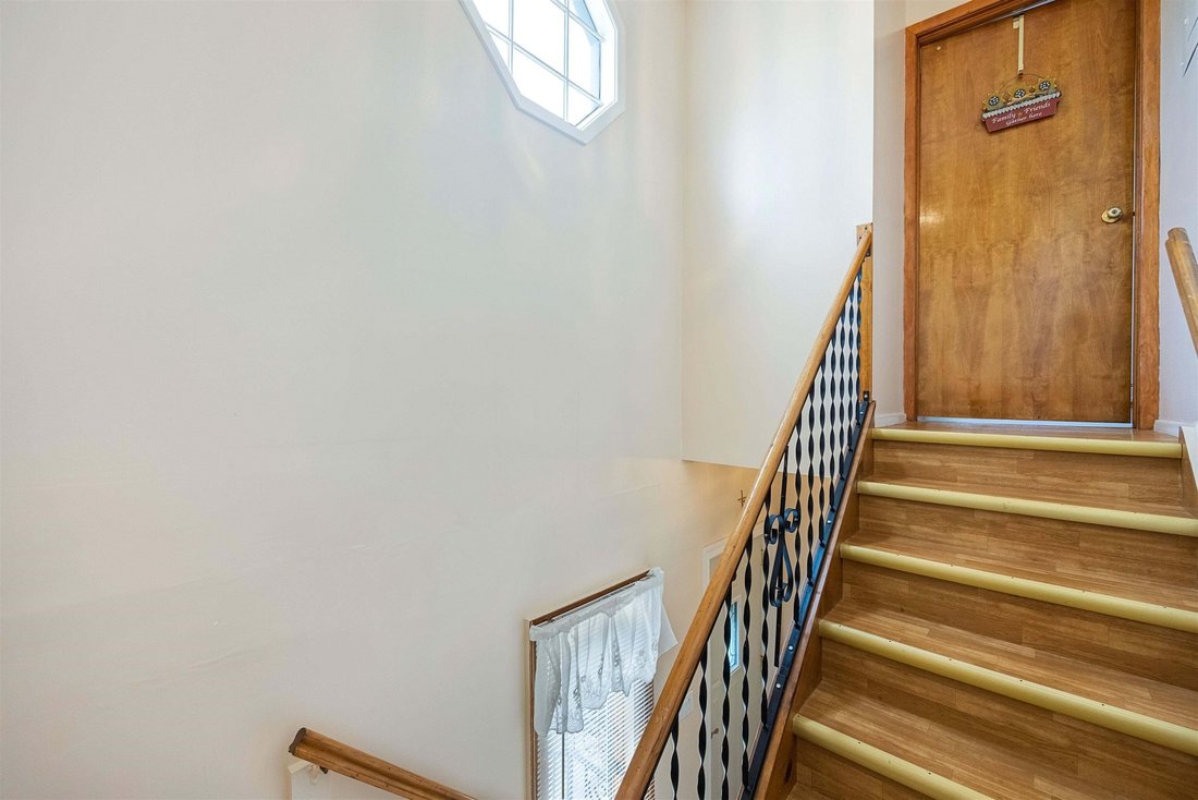 House in Secaucus, New Jersey, United States 5 - 19120675