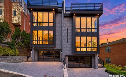 Townhouse in Edgewater, New Jersey, United States 1