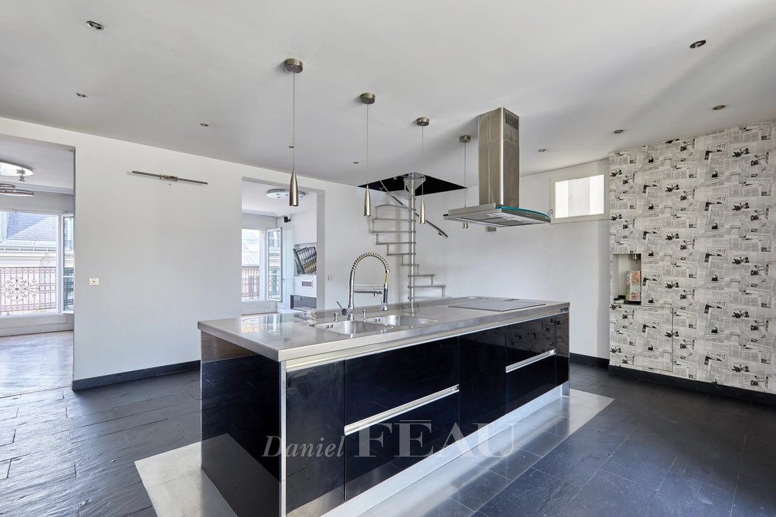 Apartment in Saint Philippe du Roule, Paris 8e Arrondissement, Paris 5 - 14764278