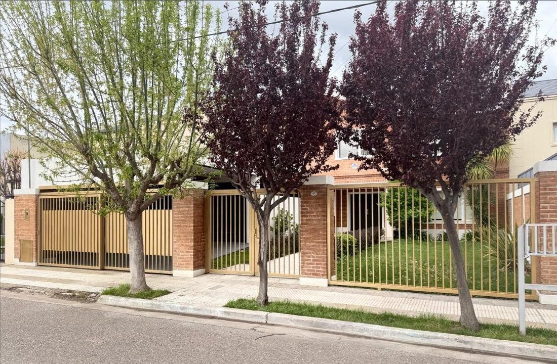 House in Neuquen, Neuquen, Argentina 4 - 19123888