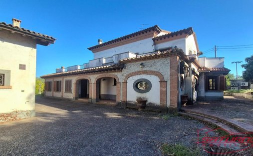 Villa in Montecarlo, Tuscany, Italy 1