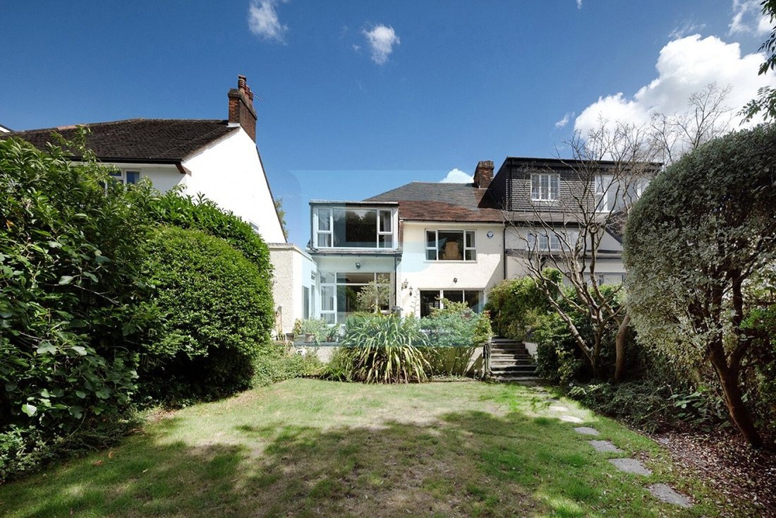 House in Barnet, England 3 - 19122110