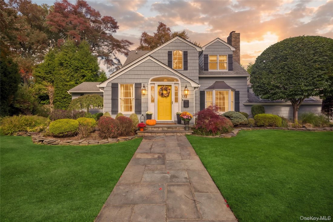House in Massapequa, New York, United States 2 - 19121861
