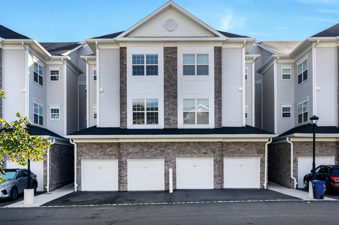 Townhouse in Morris Plains, New Jersey, United States 2 - 19127690