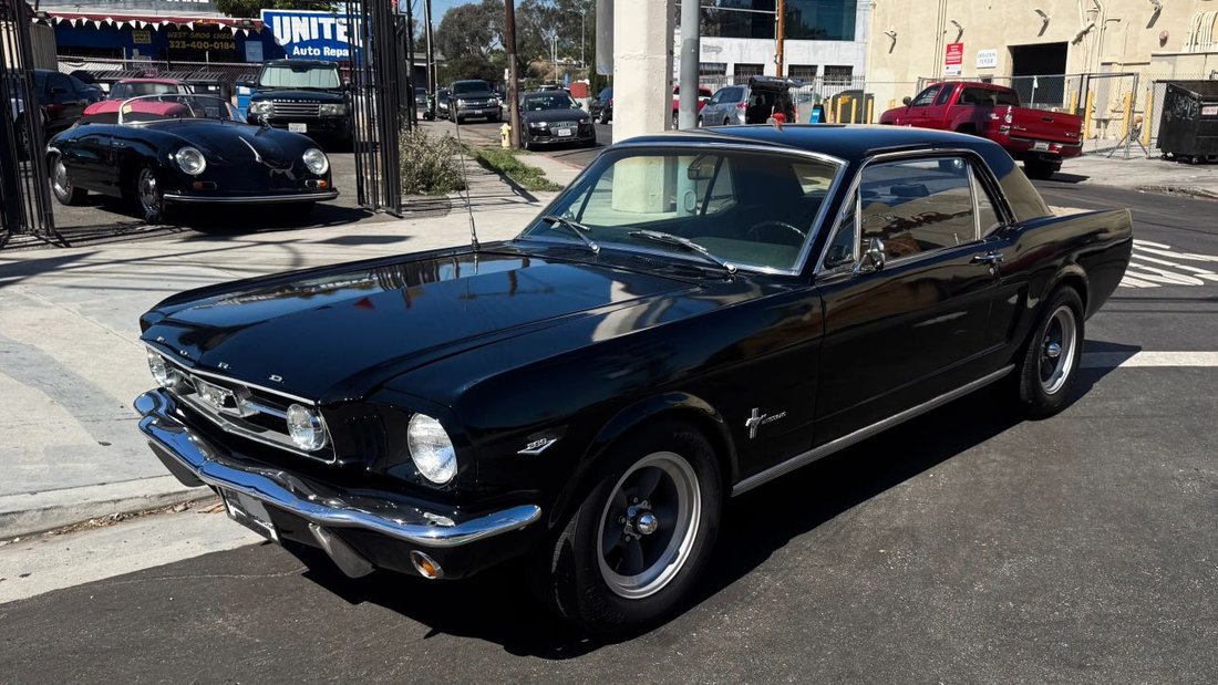 Coupe in Los Angeles, CA, United States 4 - 19134063