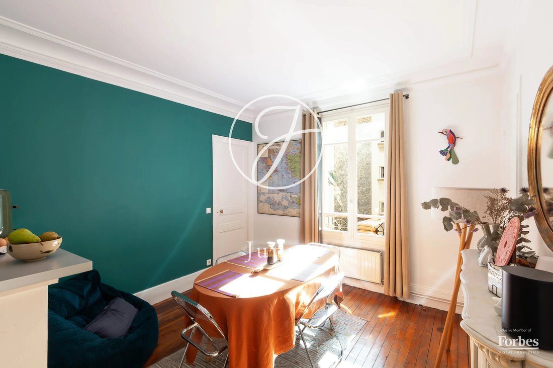 Apartment in Batignolles-Cardinet, Paris 17e Arrondissement, Paris 4 - 19102090
