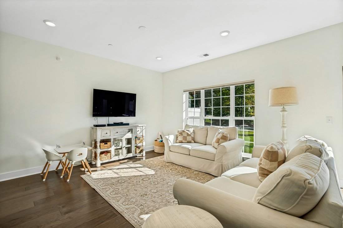 Townhouse in Morris Plains, New Jersey, United States 5 - 19127690