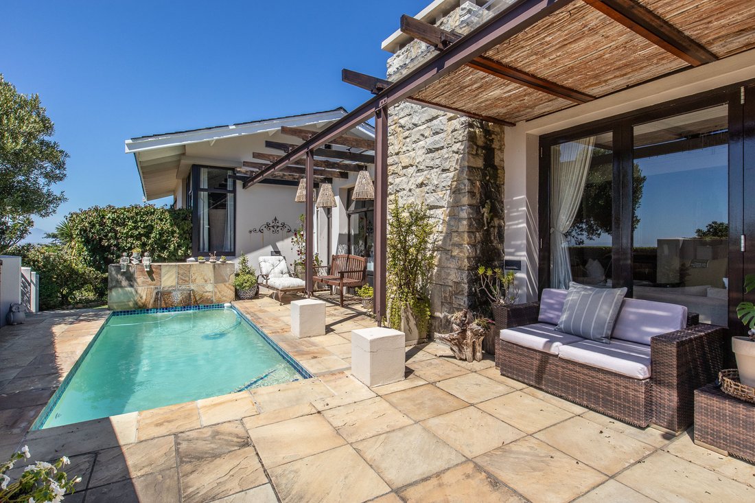 House in Westlake, Southern Suburbs, Cape Town 4 - 19133583