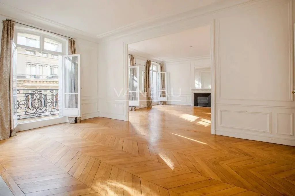 Apartment in Gros Caillou, Paris 7e Arrondissement, Paris 2 - 19126667