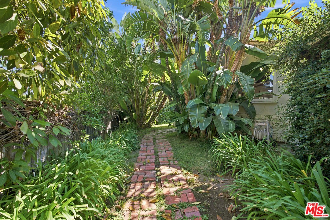 Los Angeles, California, United States 3 - 19126215