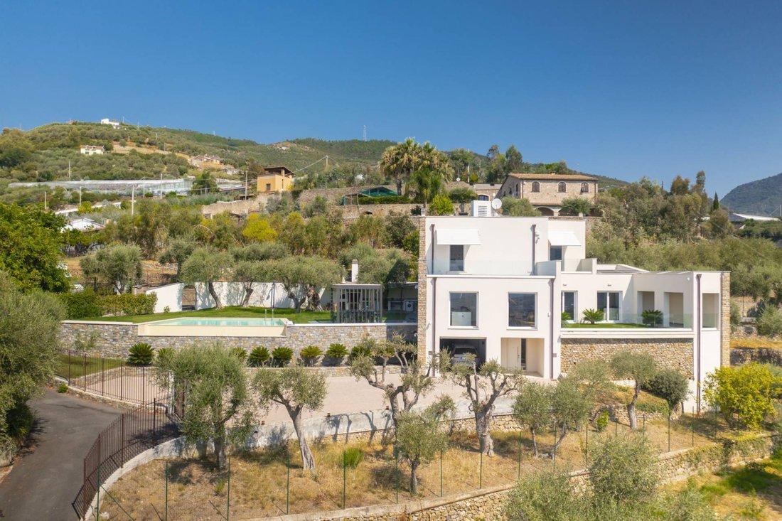 Villa in Taggia, Ligurien, Italien 1 - 19121603