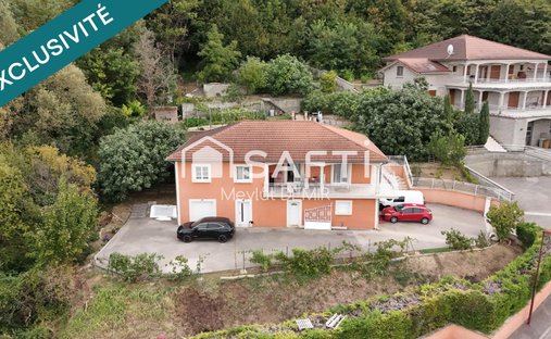 Haus in Montbernier, Bourgoin-Jallieu, Frankreich 1