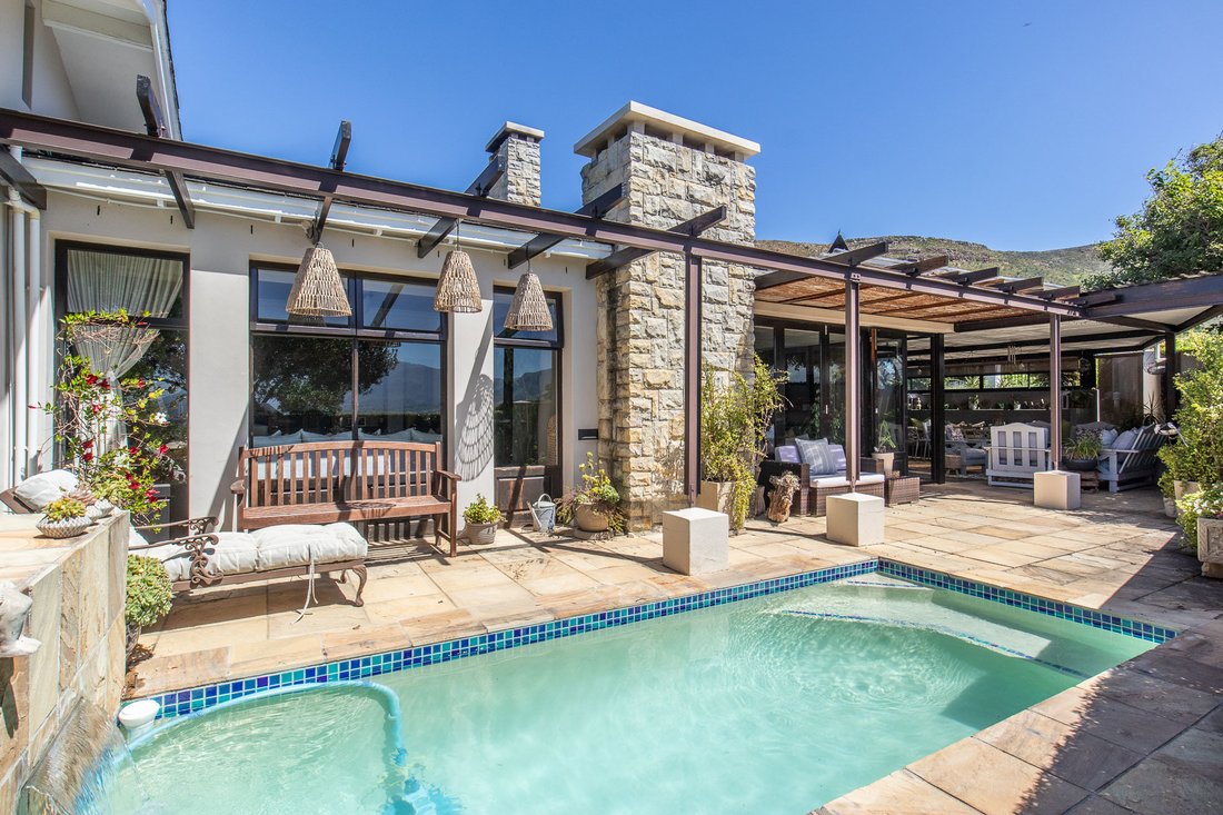 House in Westlake, Southern Suburbs, Cape Town 1 - 19133583