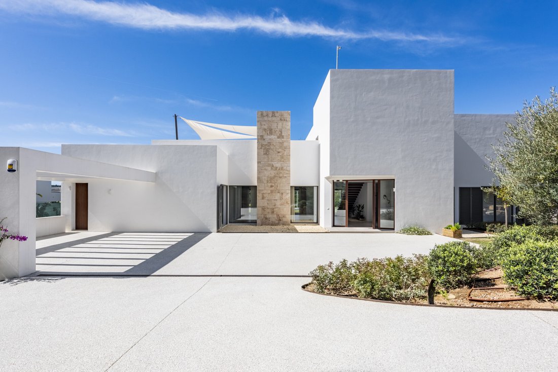 Villa in Sotogrande, San Roque, Andalusia 4 - 19128470