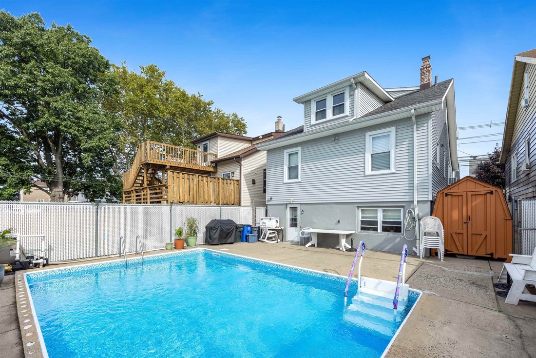 House in Secaucus, New Jersey, United States 3 - 19120675