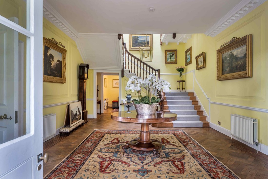 Haus in Surrey, England 5 - 19122502