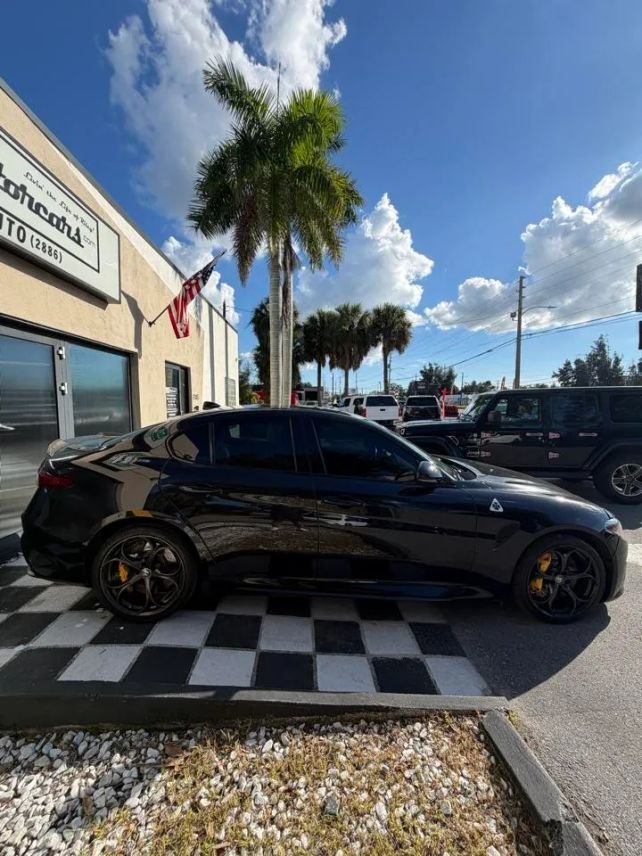 Sedan in Pinellas Park, FL, United States 4 - 19127310