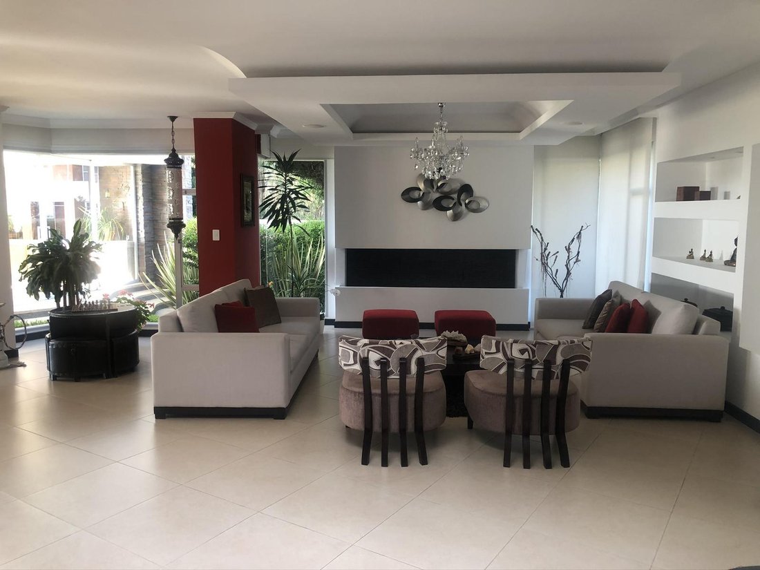 Casa en Quito, Pichincha, Ecuador 2 - 19132439