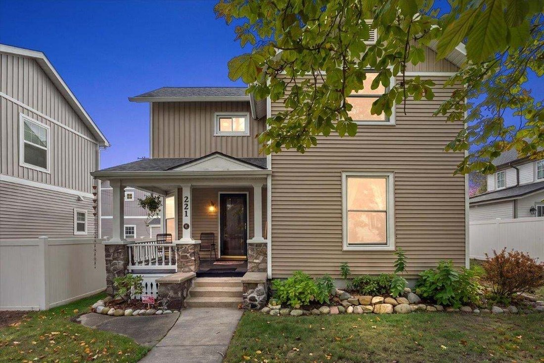 Maison à Traverse City, Michigan, États-Unis 2 - 19132174
